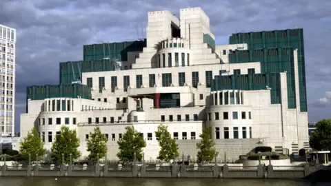 The UK's Secret Intelligence Service Launches Encrypted Portal to Attract Spies in the Russian Federation